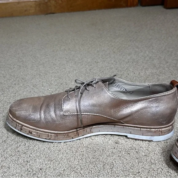 AGL Women's Gold Leather Oxford Shoes Sz 40/9.5 - Picture 8 of 13